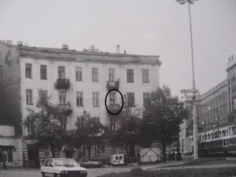 Fig 18. My eighteenth hideout at the Savior’s Square (our balcony marked by circle).